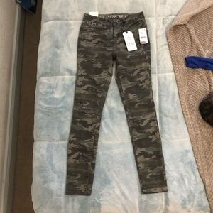 Vanilla star mid rise camo skinny jeans